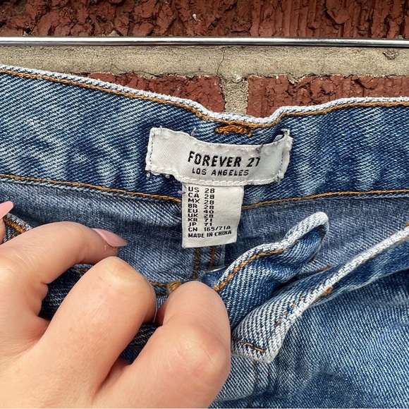 Forever 21 Medium Blue Denim Cuffed Mom Shorts - Picture 2 of 3